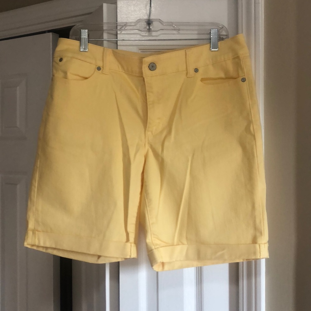 Talbots five pkt. cotton jean shorts. Soft yellow.